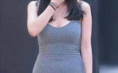 在床上男脱女人的内衣